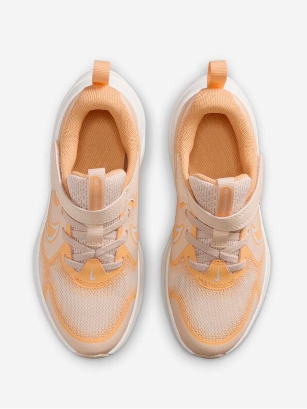 NWT NIKE Cosmic Runner. Light Peach Athletic Sneakers. Size 8C.